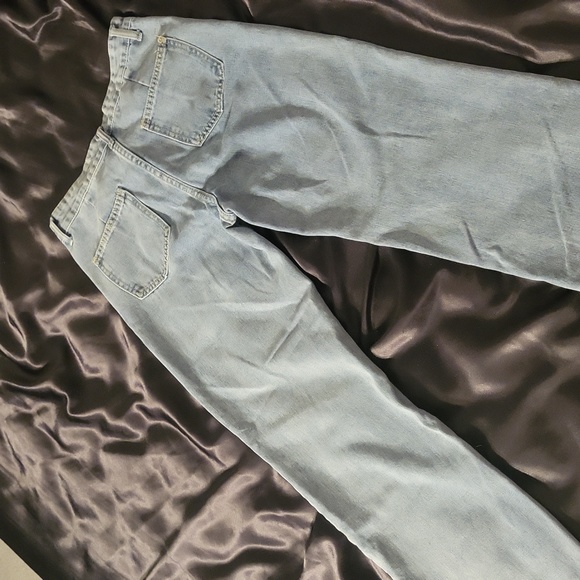 Light medium sized jeans - Picture 3 of 4